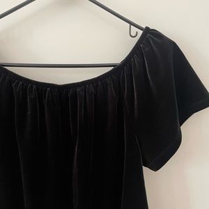 GAP small, off the shoulder top